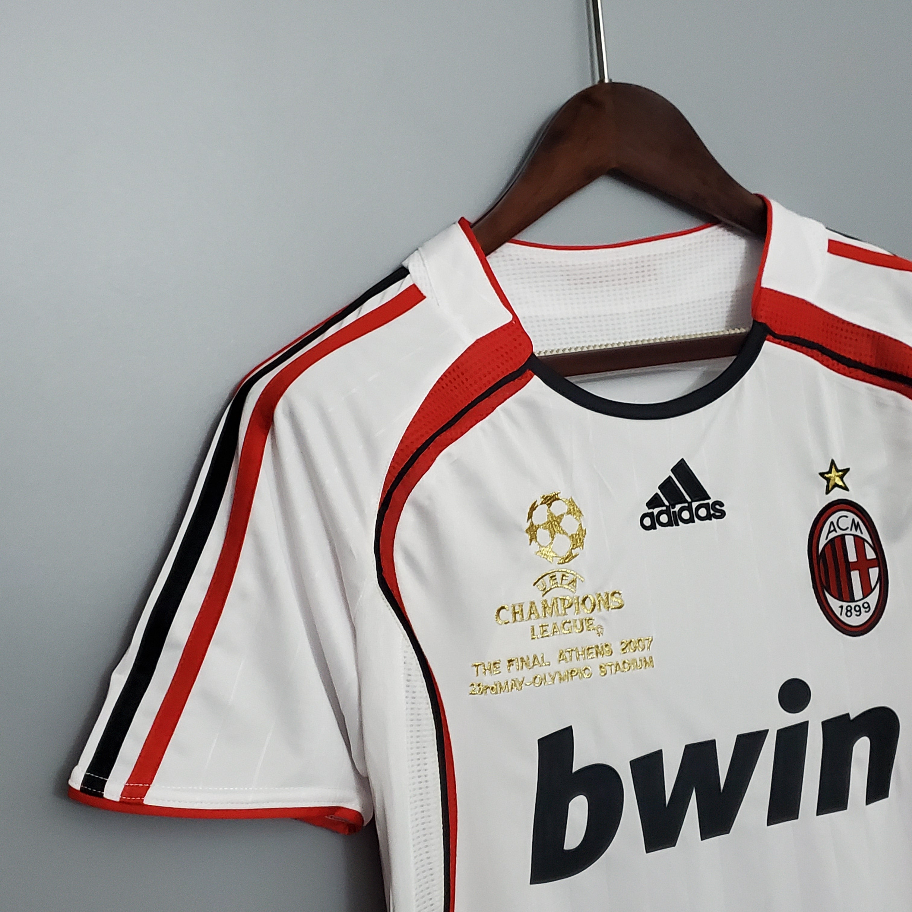 AC Milan uit retro-tenue 2006-2007