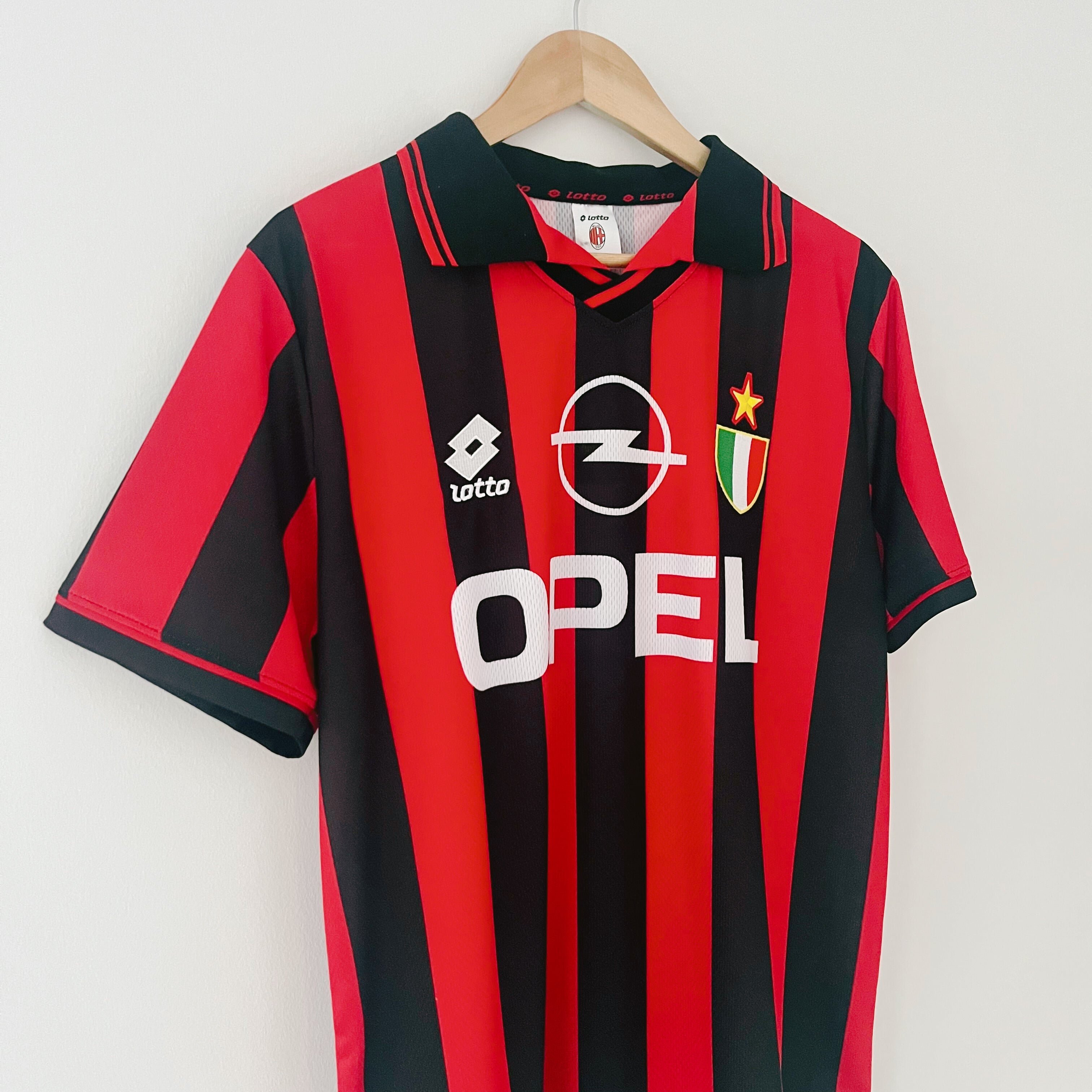 Camiseta retro del AC Milan 1996-97 Local