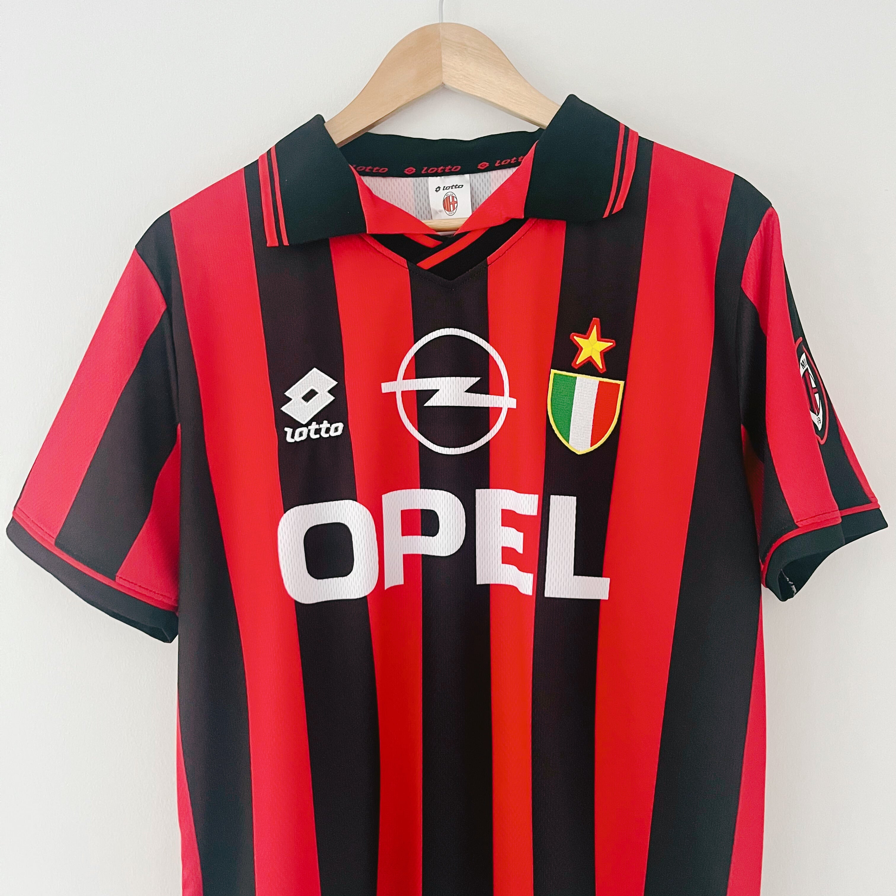 Camiseta retro del AC Milan 1996-97 Local