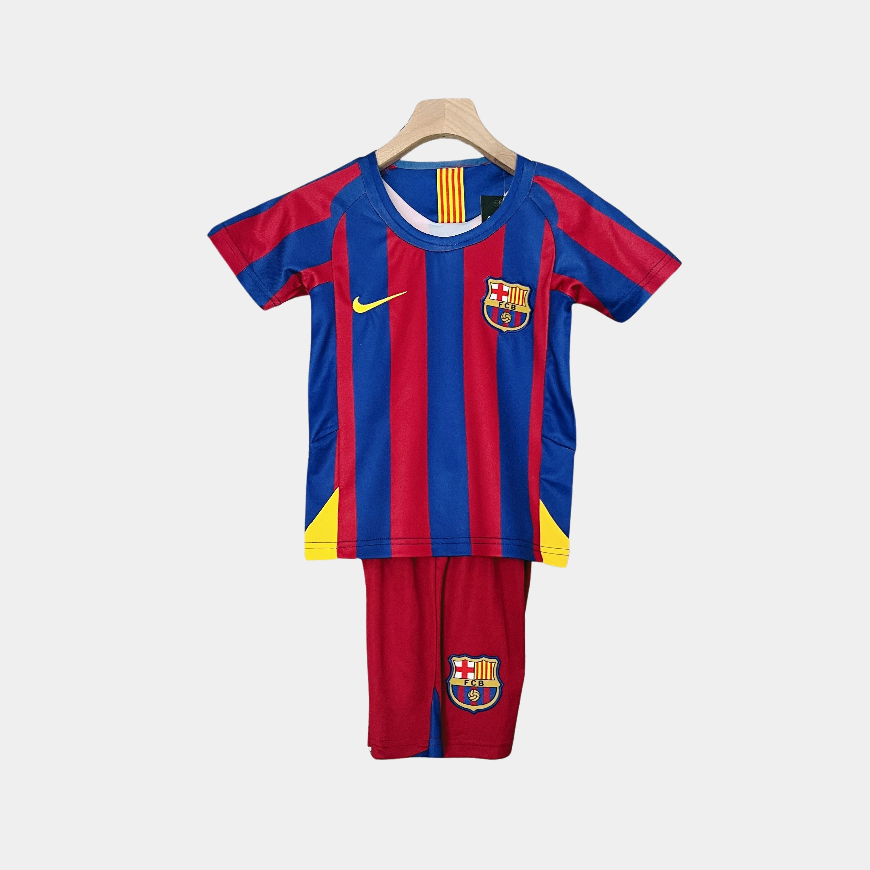 Kit infantil retro del Barcelona 2005-06 Local