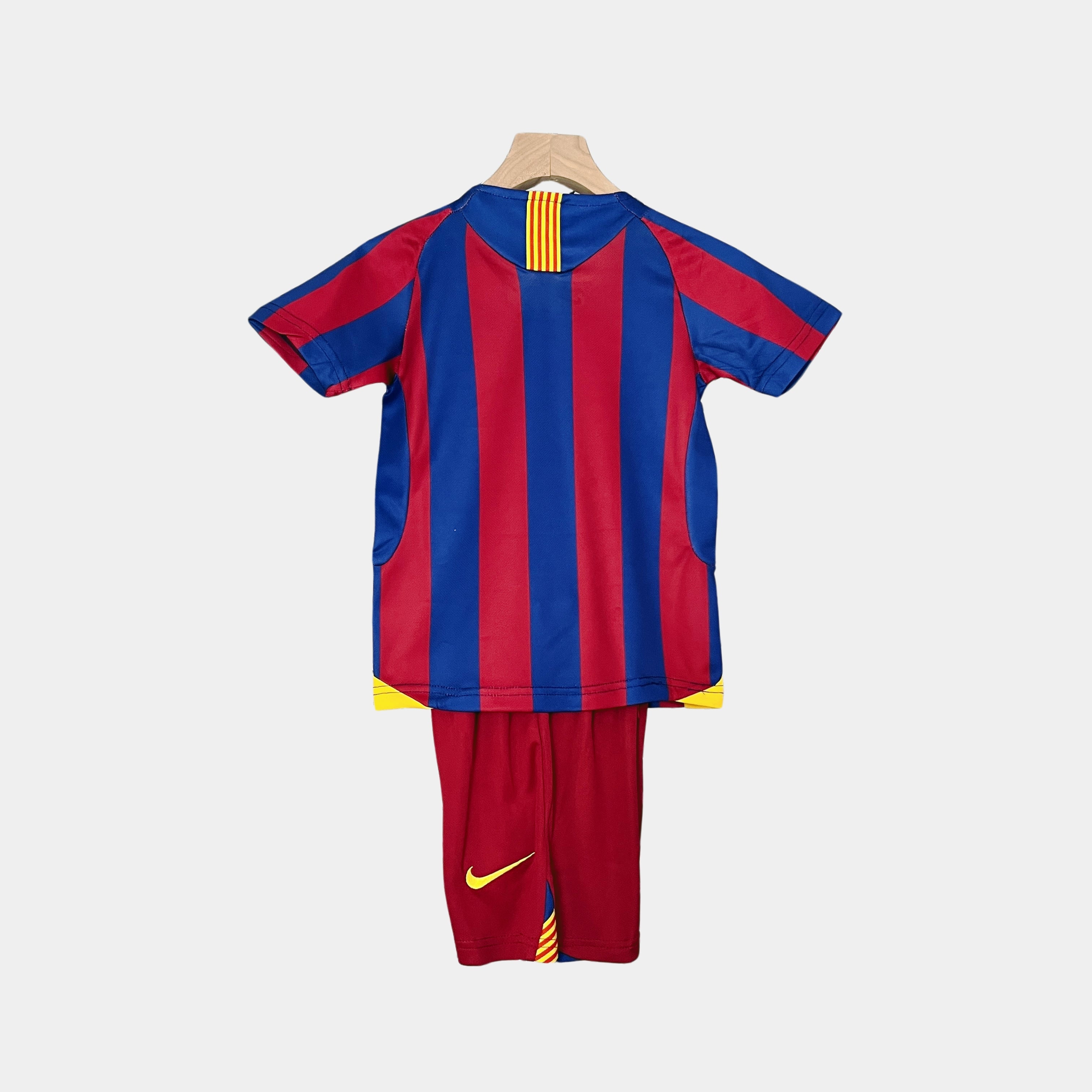 Kit infantil retro del Barcelona 2005-06 Local