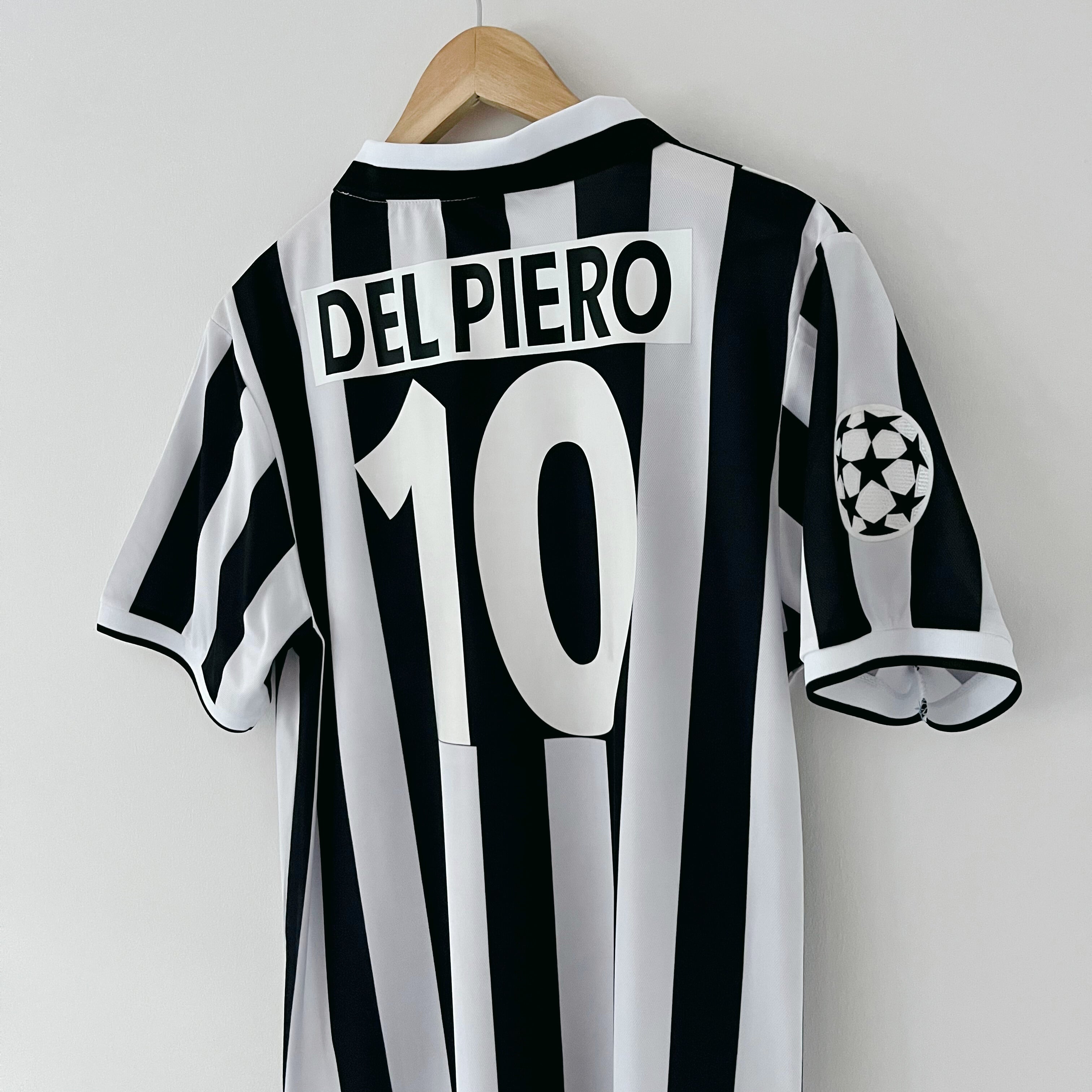 Camiseta retro de la Juventus 1996-97 de local
