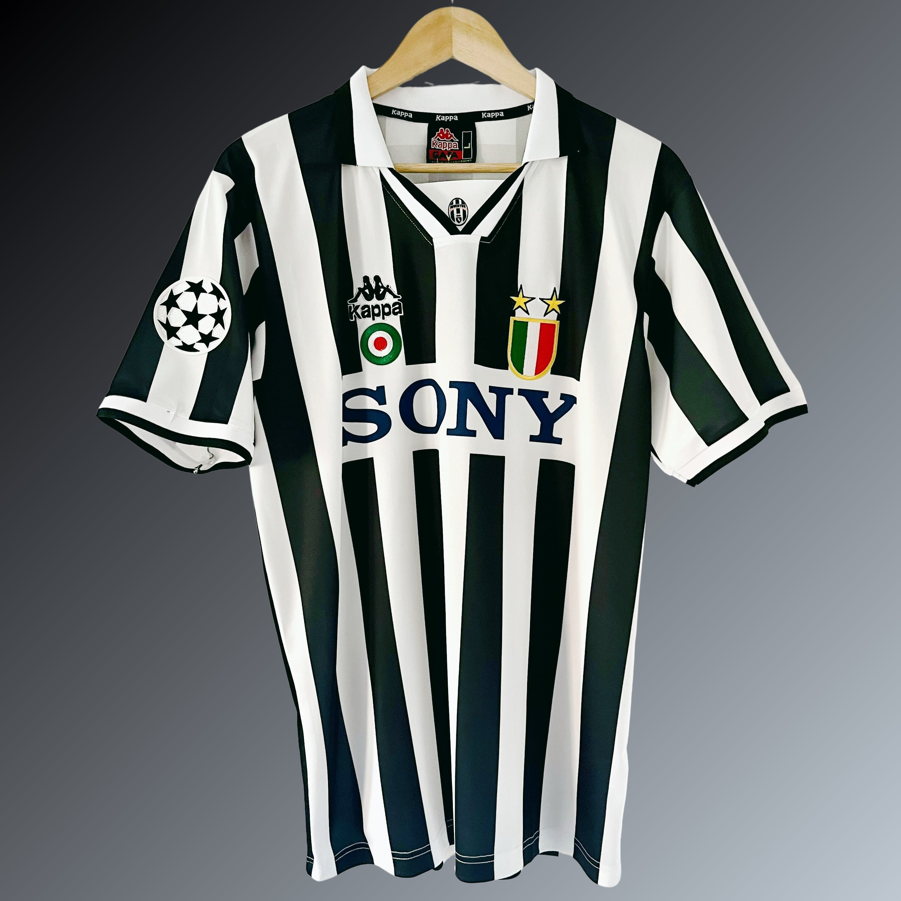 Camiseta retro de la Juventus 1996-97 de local