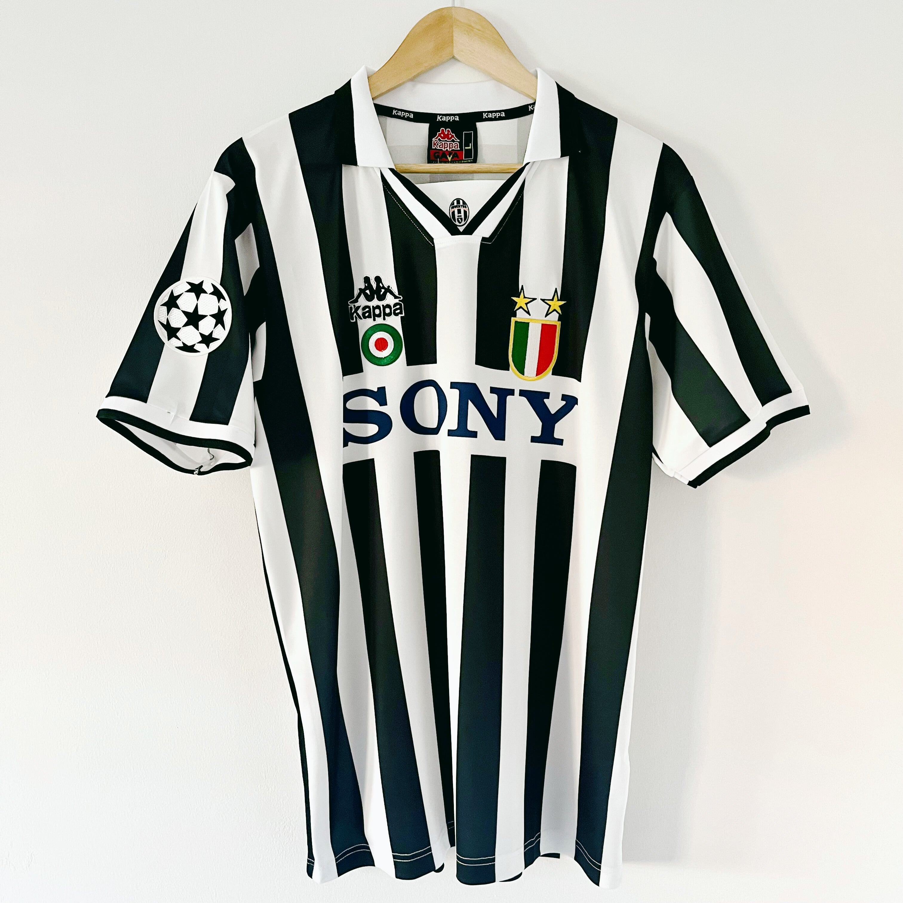 Camiseta retro de la Juventus 1996-97 de local