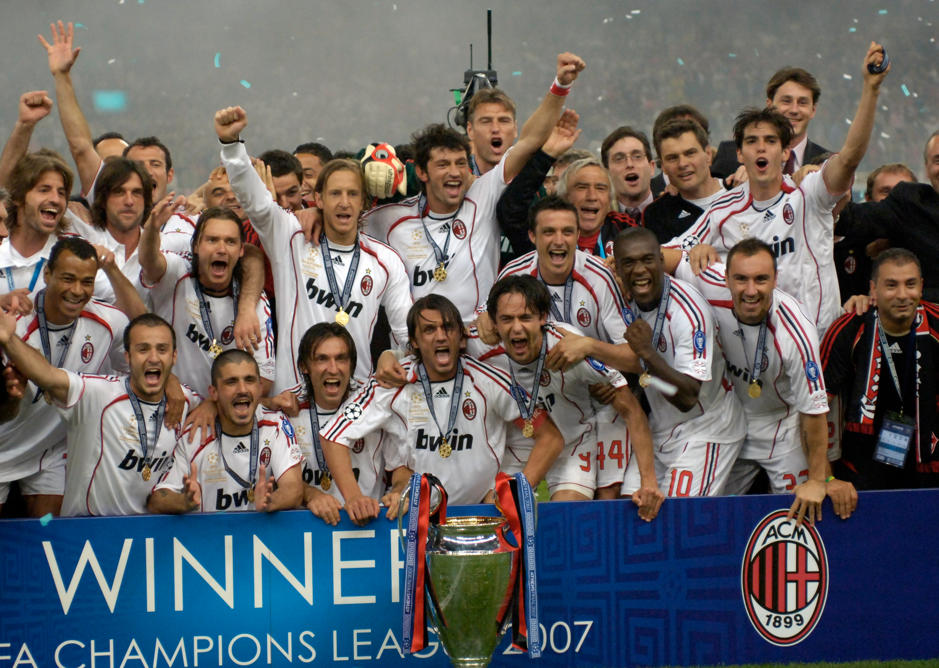 AC Milan uit retro-tenue 2006-2007