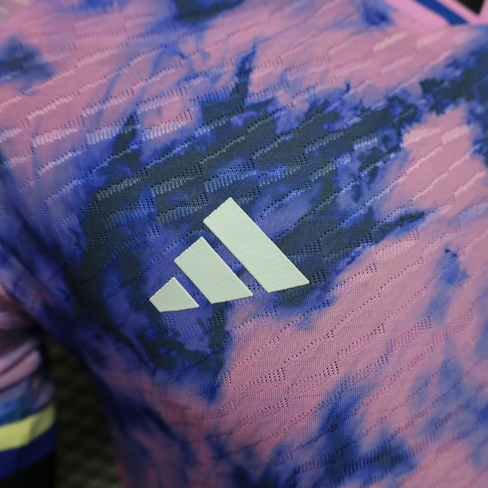 CAMISETA EDICIÓN ESPECIAL 'SAKURA SURGE' DE JAPÓN 2025