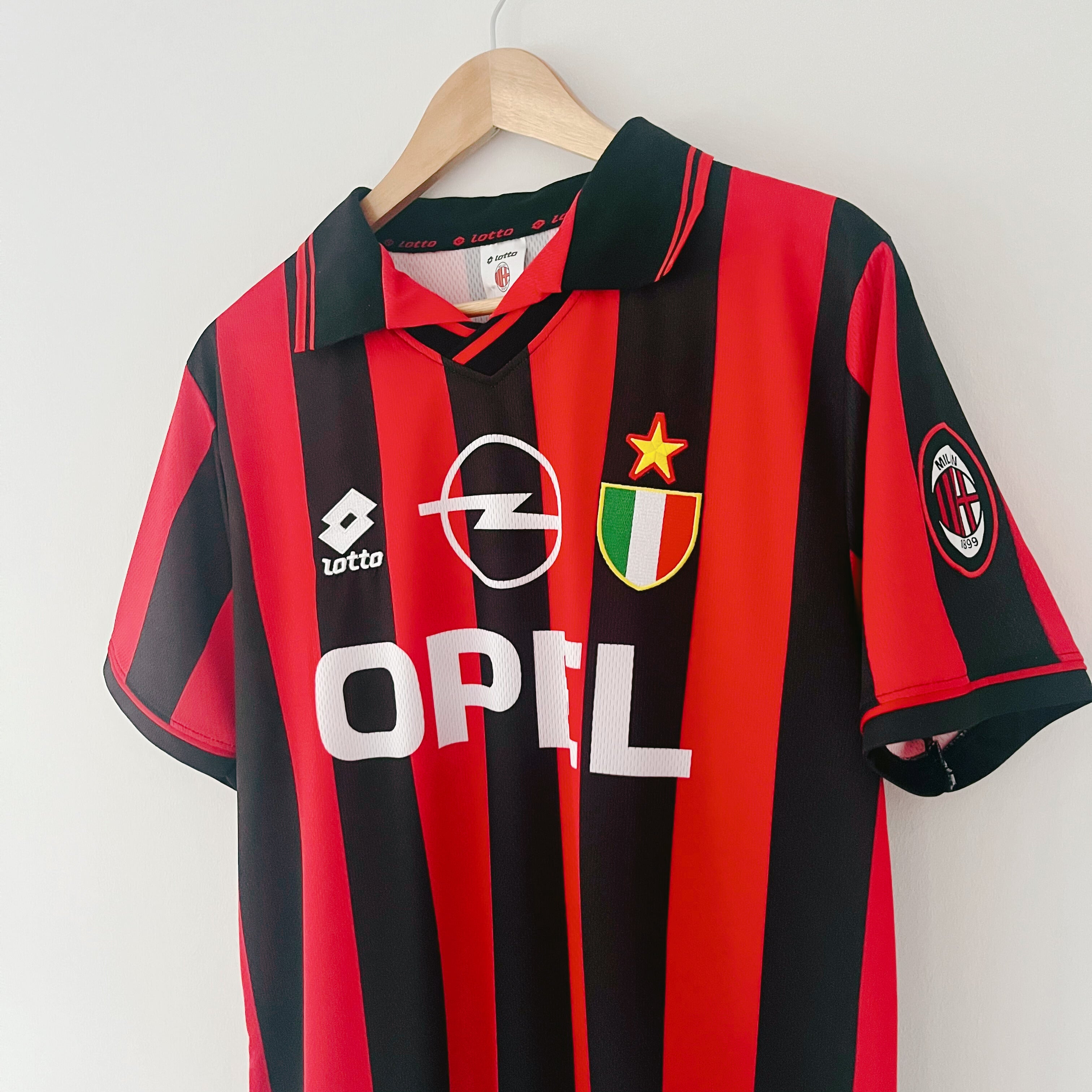 Camiseta retro del AC Milan 1996-97 Local