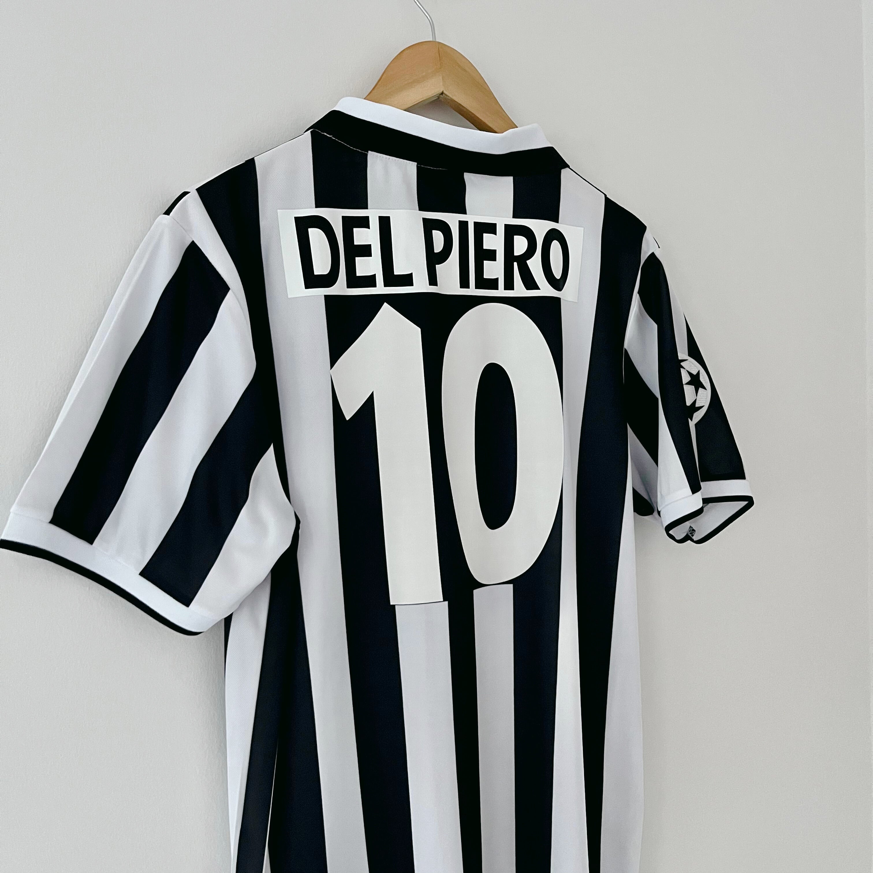 Camiseta retro de la Juventus 1996-97 de local