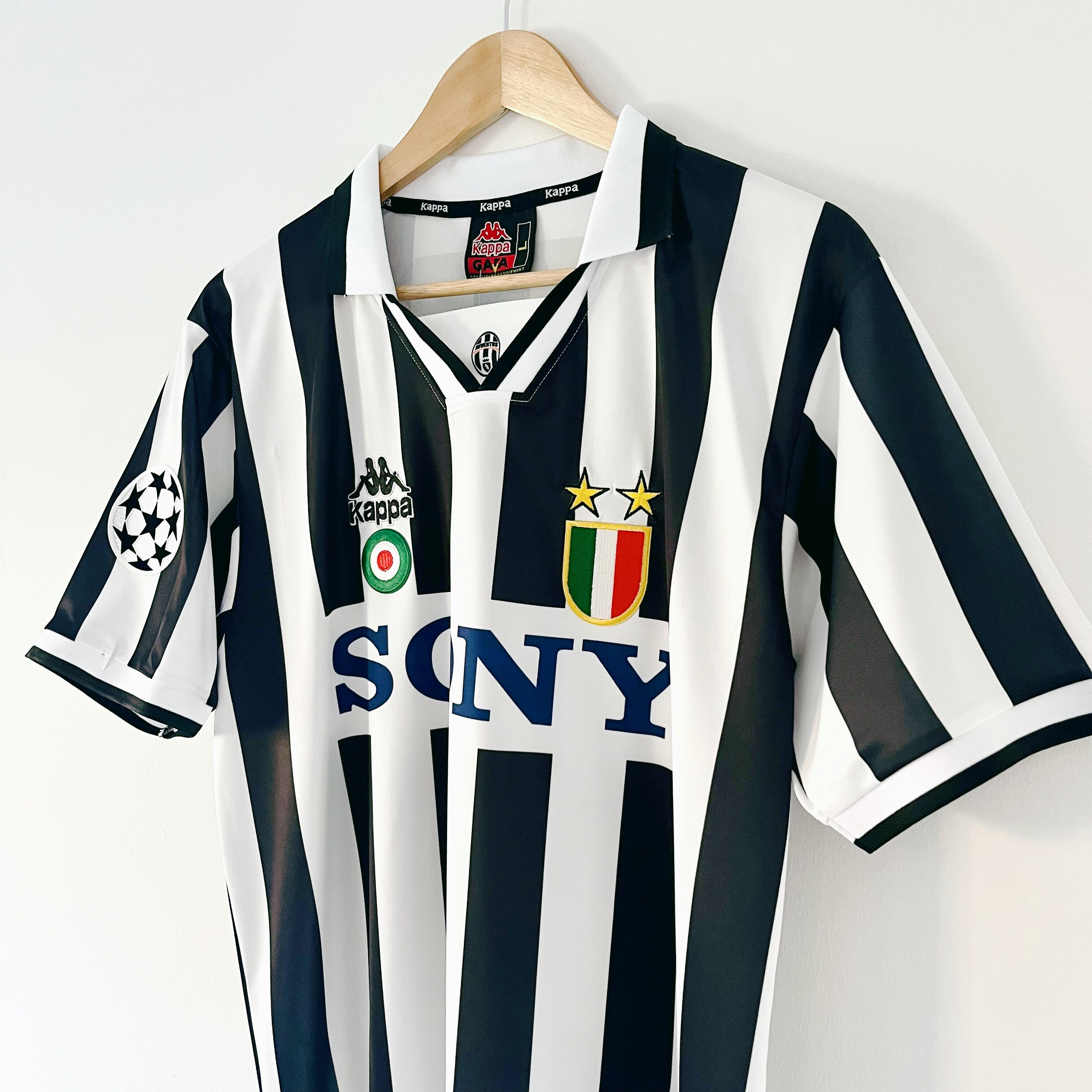 Camiseta retro de la Juventus 1996-97 de local