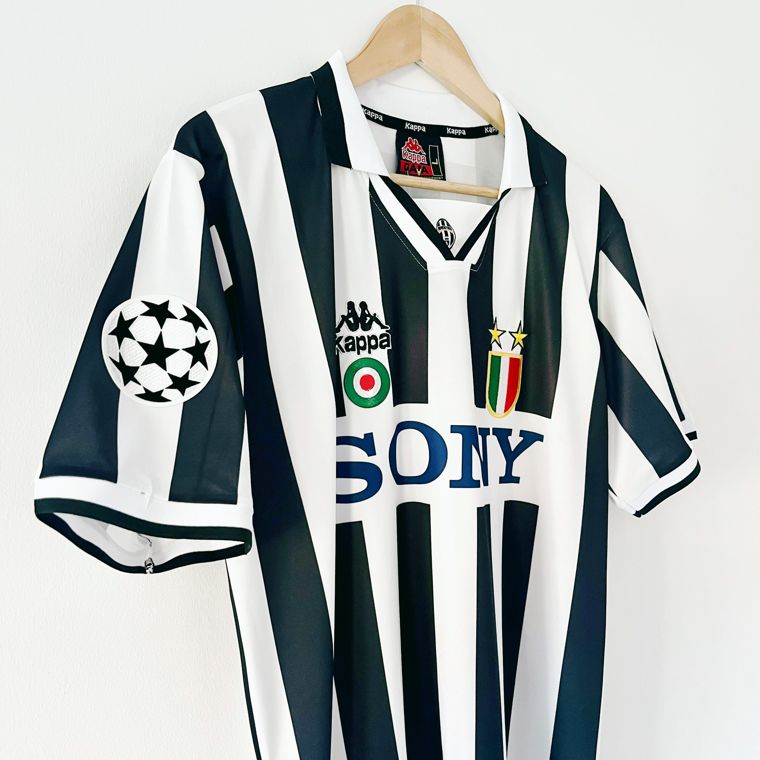 Camiseta retro de la Juventus 1996-97 de local