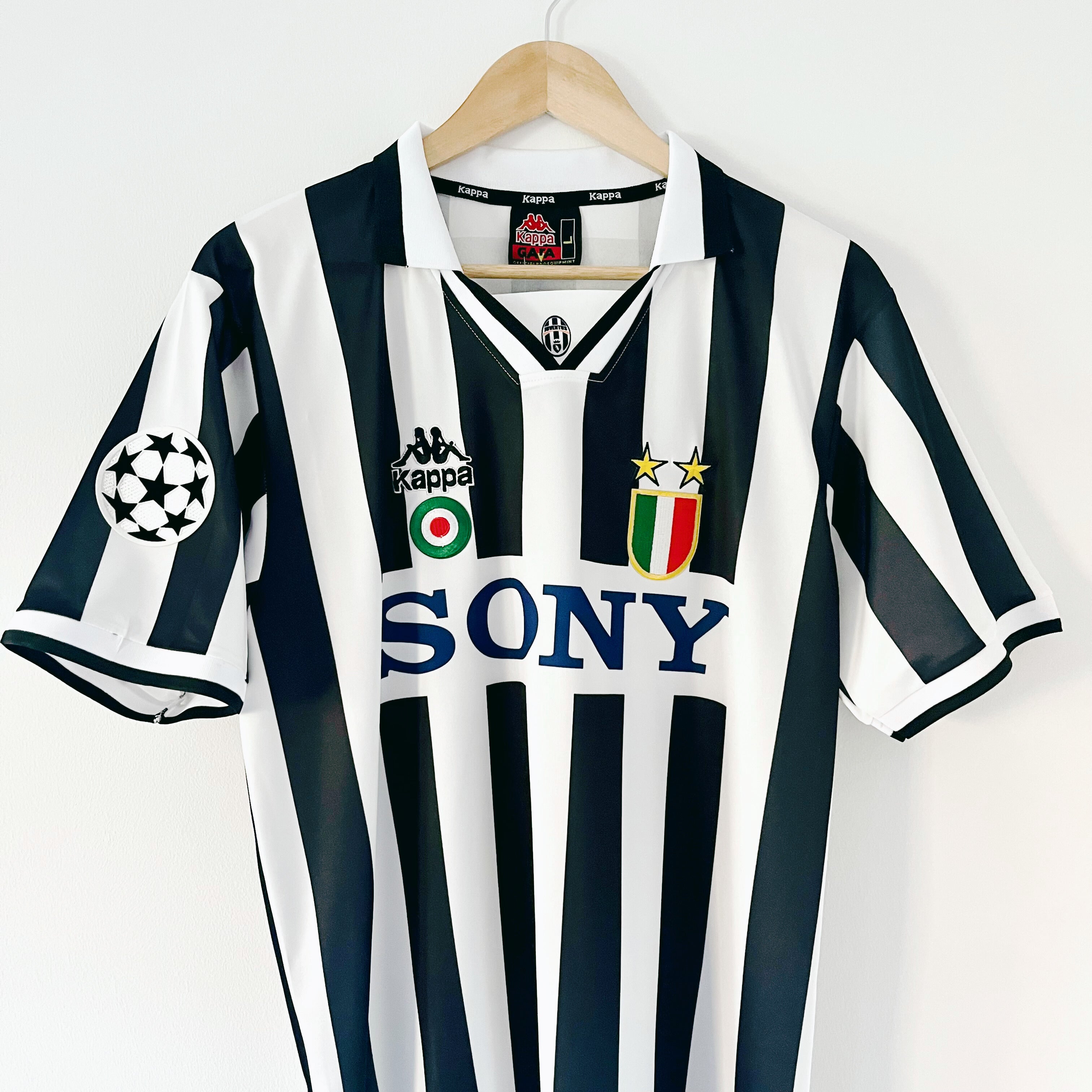 Camiseta retro de la Juventus 1996-97 de local